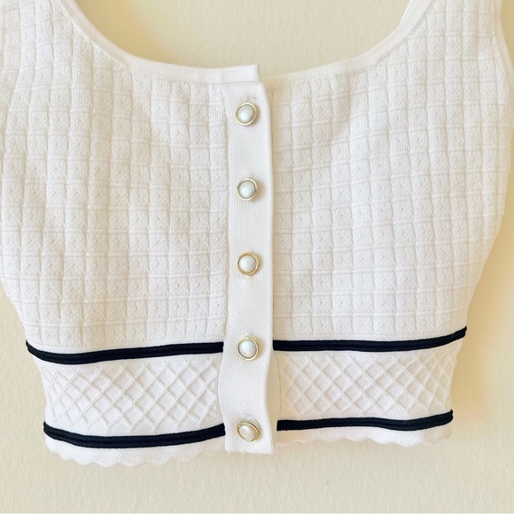 Aritzia quilted Sculpt Knit Scoop neck top - Picture 2 of 5